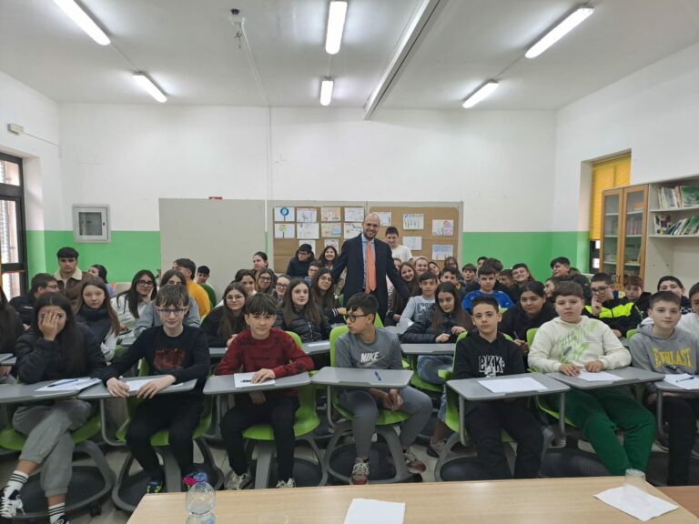 Progetto “LA GIUSTIZIA ADOTTA LA SCUOLA” – Incontro con il dott. Andrea Apollonio, Sostituto Procuratore della Repubblica – SSPG plesso “Crudomonte”